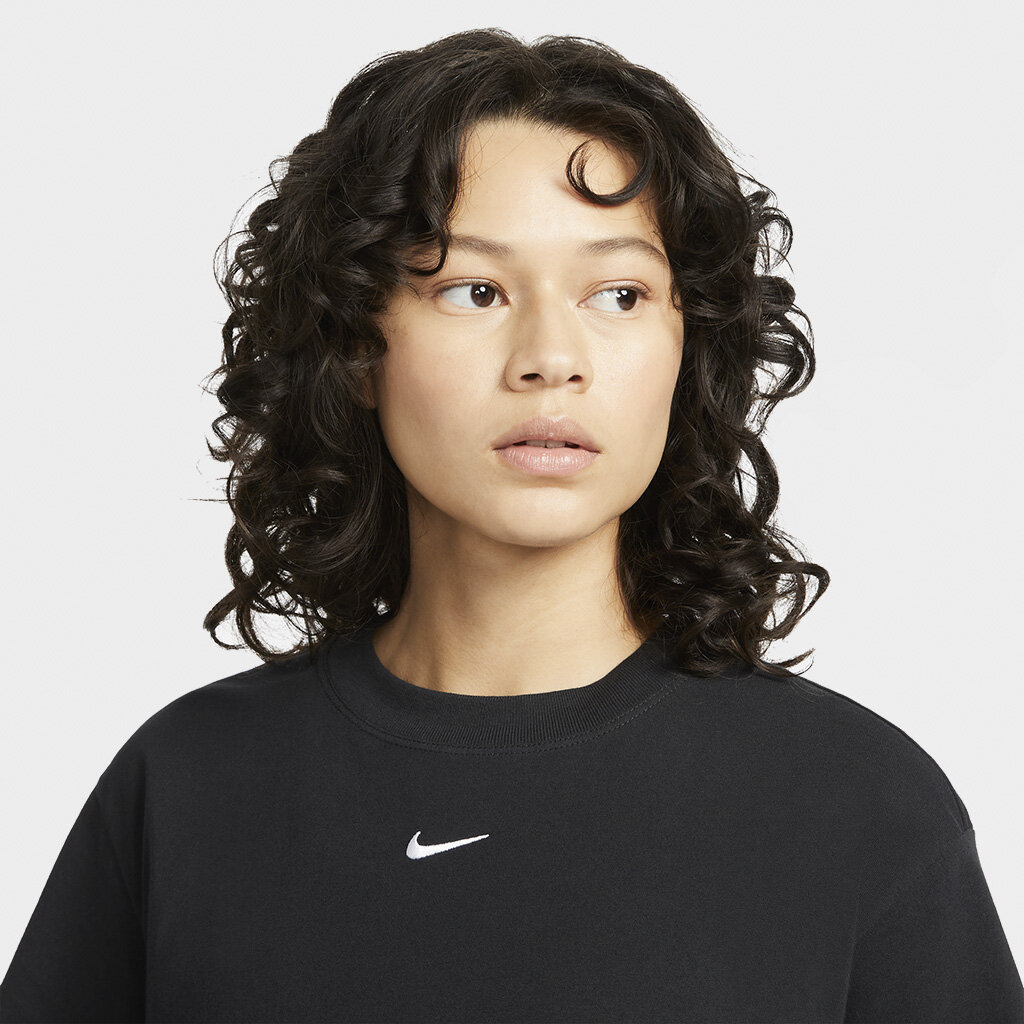 Nike Sportswear Essentials