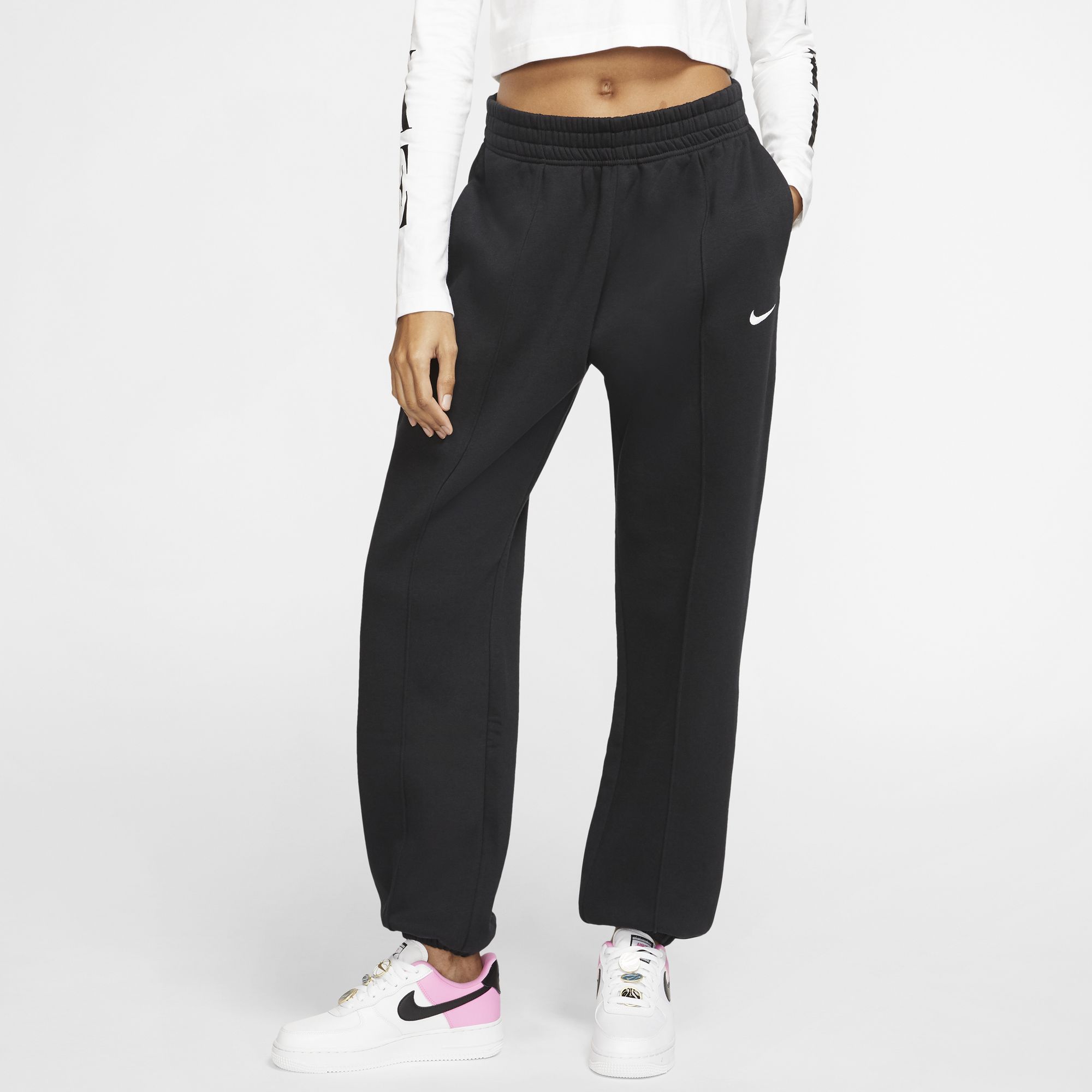 Nike essential black on sale