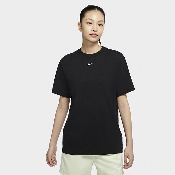 Nike Sportswear Essentials